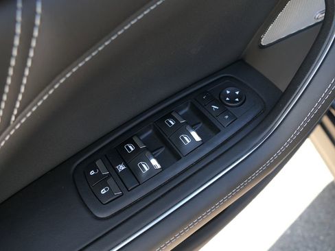 Used 2023 Maserati Levante Trofeo image 13