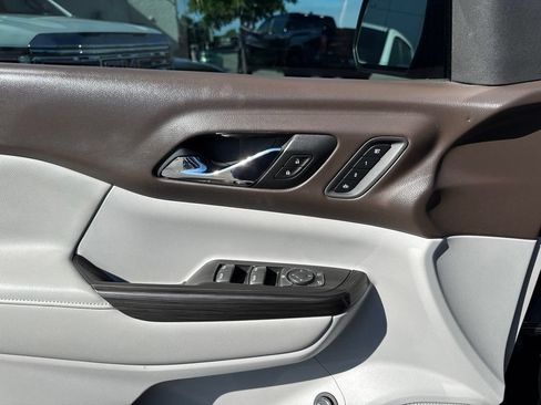 Used 2018 GMC Acadia SLT w/ LPO, Floor Liner Package FWD image 11
