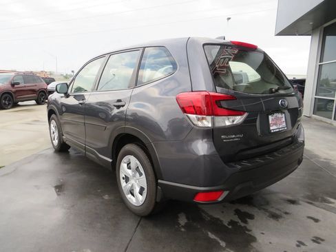 Used 2022 Subaru Forester AWD/4WD image 5