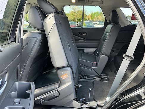 Certified 2025 Nissan Pathfinder SL AWD/4WD image 26