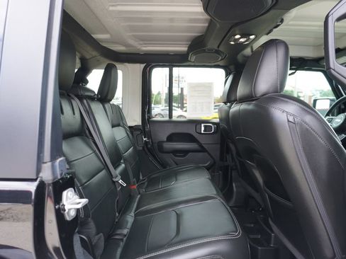 Used 2022 Jeep Wrangler Unlimited Sahara w/ Cold Weather Group AWD/4WD image 28