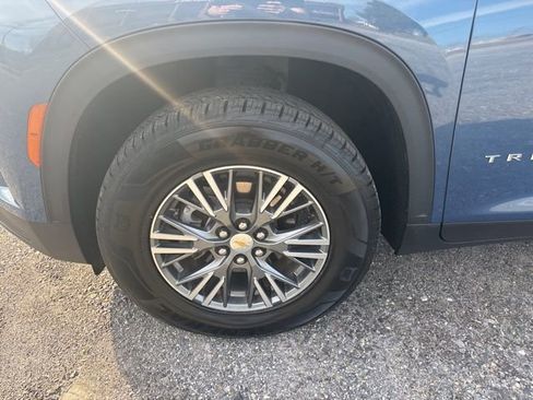 Used 2024 Chevrolet Traverse LT w/ Trailering Package image 8