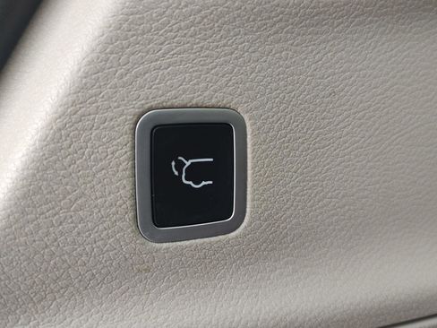 Used 2019 Chrysler Pacifica Limited image 22