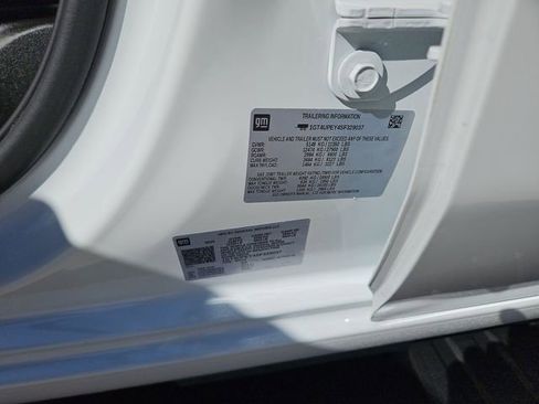 Used 2025 GMC Sierra 2500 AT4 image 33