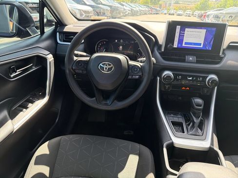 Used 2024 Toyota RAV4 XLE FWD image 31