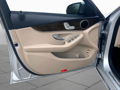 Used 2018 Mercedes-Benz C 300 Sedan image 21