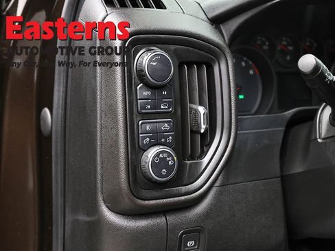 Used 2020 Chevrolet Silverado 1500 Custom w/ Custom Value Package AWD/4WD image 12