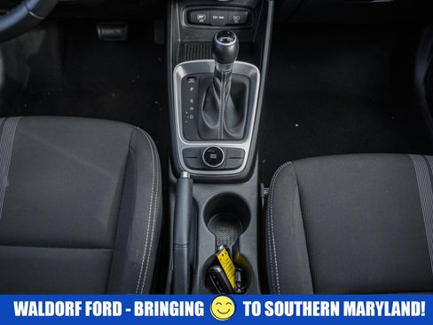 Used 2024 Hyundai Venue SEL image 25