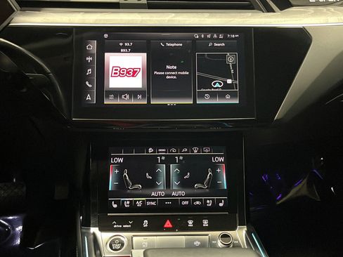 Used 2022 Audi e-tron Prestige w/ Prestige Package AWD/4WD image 13