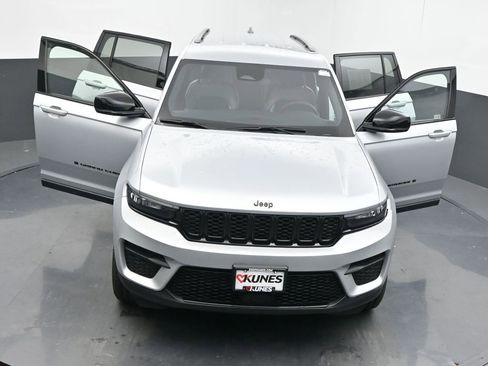 Used 2024 Jeep Grand Cherokee Altitude image 62