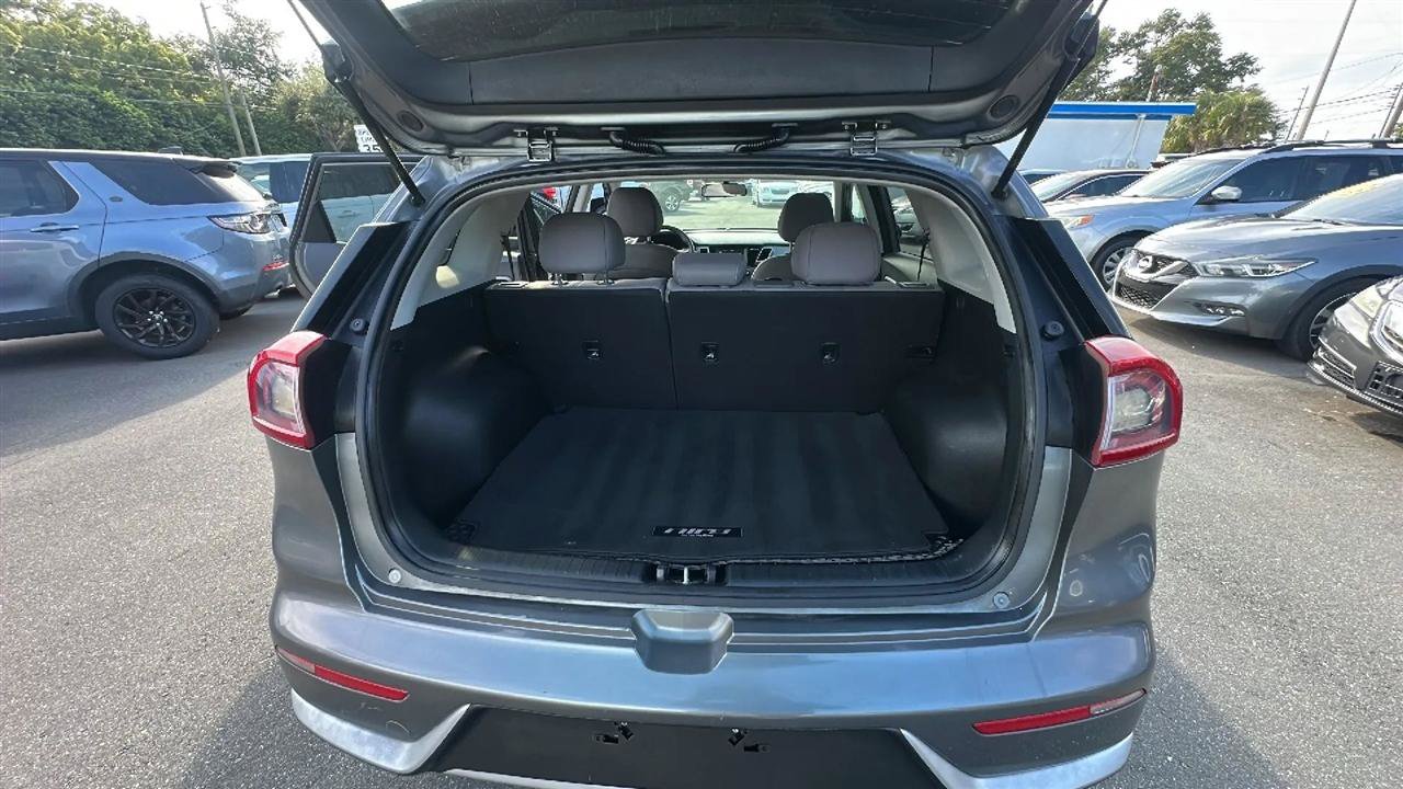 Used 2018 Kia Niro LX FWD image 35