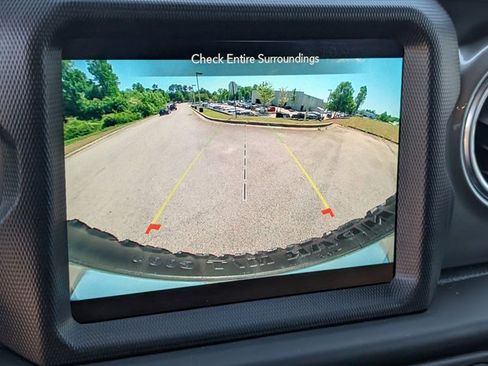 Used 2020 Jeep Wrangler Unlimited Sahara AWD/4WD image 24