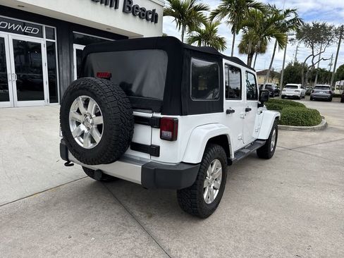 Used 2017 Jeep Wrangler Unlimited Sahara w/ Connectivity Group image 4