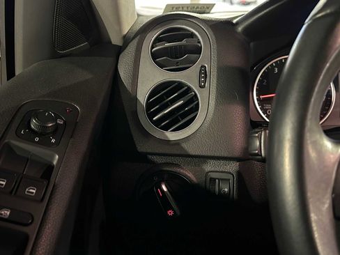 Used 2017 Volkswagen Tiguan S image 30