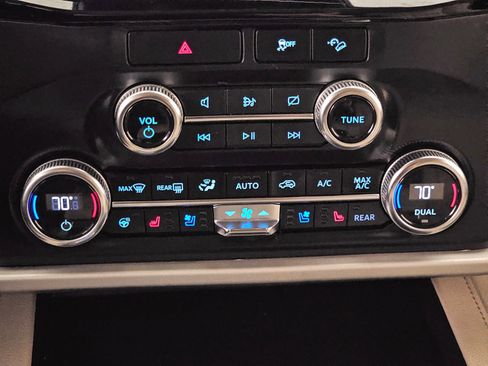 Used 2023 Ford Expedition Max XLT image 21
