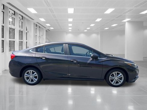 Used 2016 Chevrolet Cruze LT FWD image 4