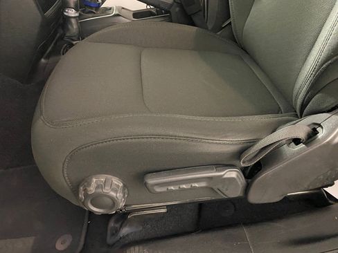 Used 2019 Jeep Wrangler Sport image 13