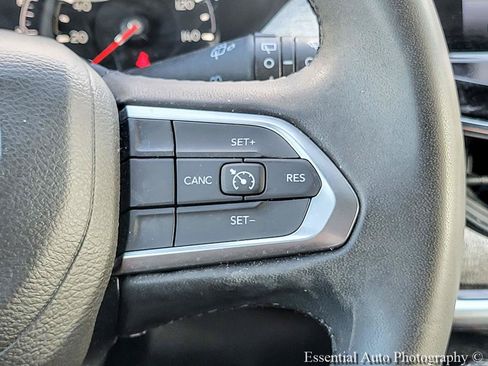 Used 2023 Jeep Compass Latitude AWD/4WD image 16