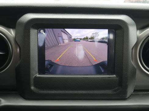 Used 2023 Jeep Gladiator Sport AWD/4WD image 4