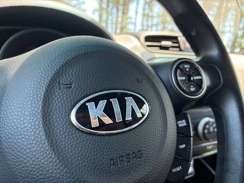 Used 2018 Kia Soul FWD image 28