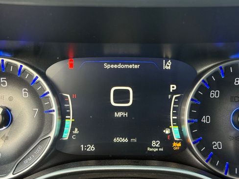 Used 2023 Chrysler Pacifica Touring-L image 25