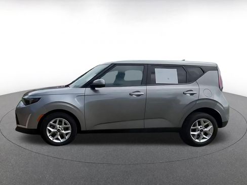 Used 2025 Kia Soul LX w/ LX Technology Package FWD image 9