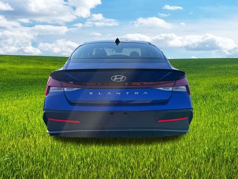 Used 2026 Hyundai Elantra Sport w/ Cargo Package image 10