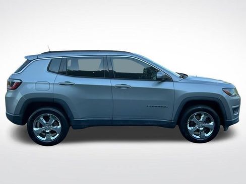 Used 2017 Jeep Compass Latitude w/ Popular Equipment Group AWD/4WD image 8