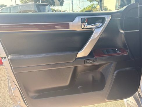 Used 2018 Lexus GX 460 Premium w/ Premium Package AWD/4WD image 12