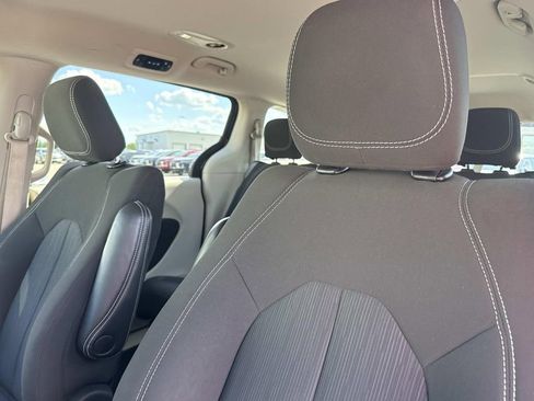 Used 2023 Chrysler Voyager LX FWD image 21