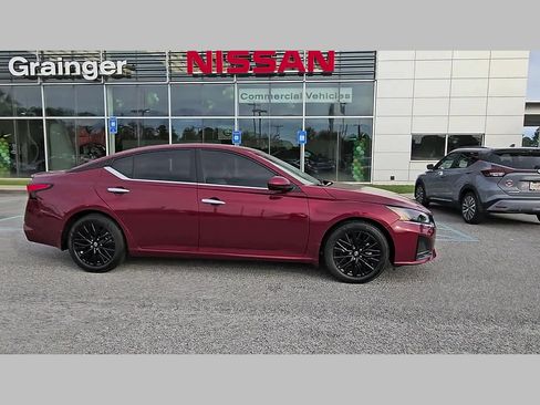 Used 2025 Nissan Altima 2.5 SV w/ SV Special Edition Package image 37