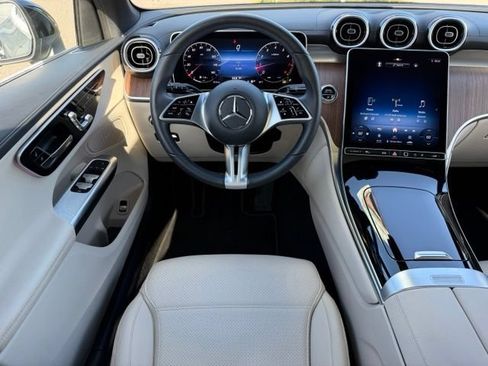 Used 2024 Mercedes-Benz GLC 300 4MATIC image 12