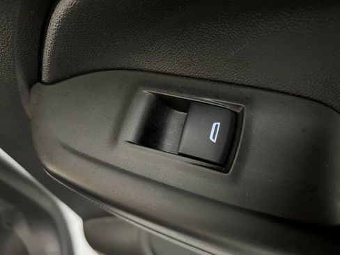 Used 2025 Chevrolet TrailBlazer LT AWD/4WD image 18