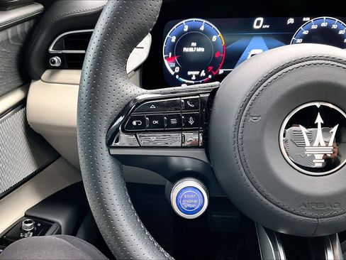 Used 2024 Maserati Grecale Modena image 20