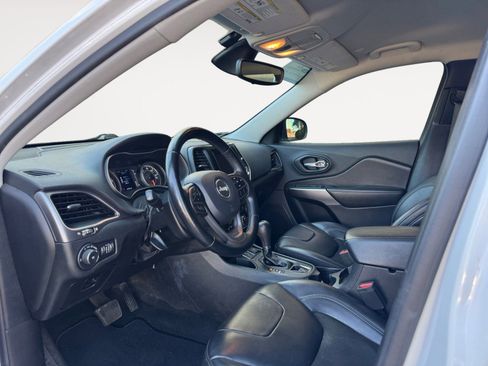 Used 2021 Jeep Cherokee Latitude Plus image 9