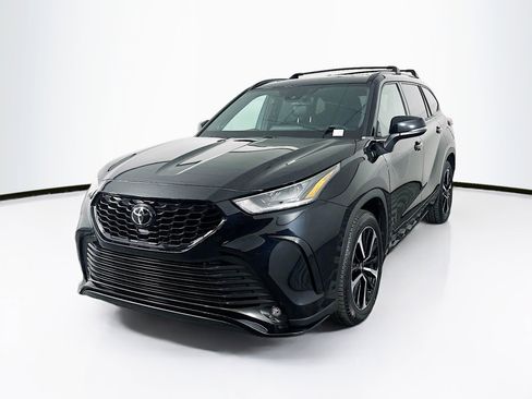 Used 2021 Toyota Highlander XSE image 3