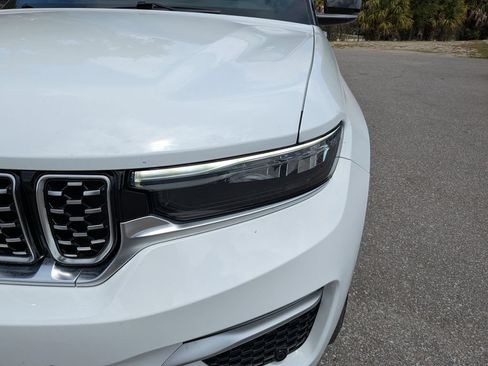 Used 2023 Jeep Grand Cherokee Summit AWD/4WD image 11