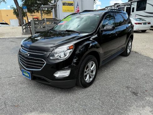 Used 2017 Chevrolet Equinox LT image 3
