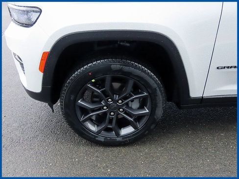 New 2025 Jeep Grand Cherokee Limited image 4