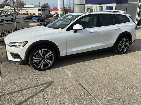 New 2026 Volvo V60 B5 Cross Country Plus w/ Climate Package image 11