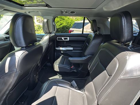 Certified 2022 Ford Explorer XLT w/ Equipment Group 202A AWD/4WD image 29