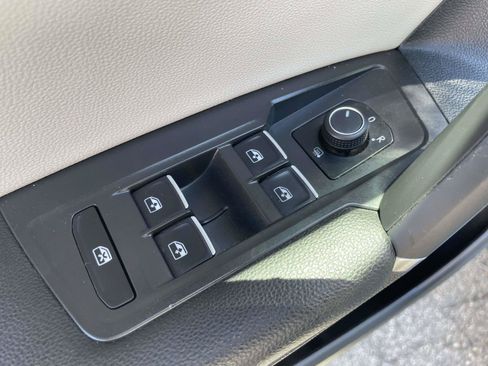 Used 2020 Volkswagen Tiguan SEL FWD image 6