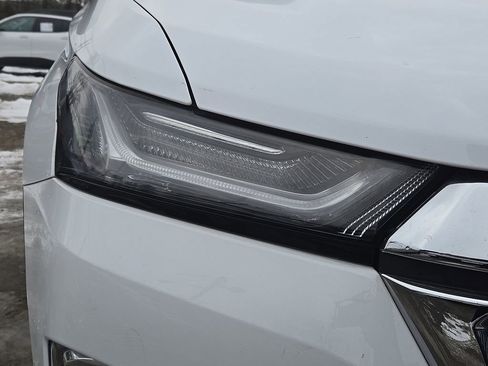 Used 2023 Chevrolet Traverse LT image 15