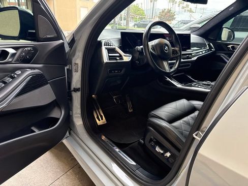 Used 2024 BMW X7 xDrive40i w/ M Sport Package AWD/4WD image 2