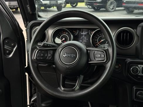 Used 2022 Jeep Gladiator Sport AWD/4WD image 5