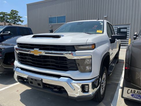 Used 2025 Chevrolet Silverado 2500 LT w/ Convenience Package AWD/4WD image 1