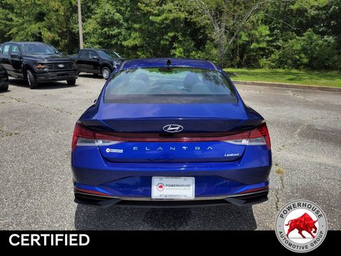 Used 2022 Hyundai Elantra Limited w/ Preferred Accessory Package FWD image 4