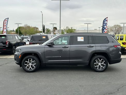 Certified 2024 Jeep Grand Cherokee L Limited w/ Luxury Tech Group II image 3