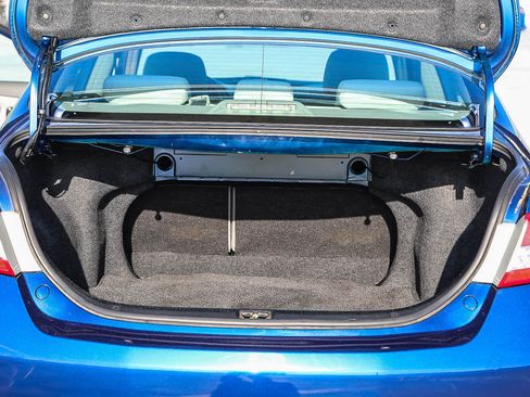 Used 2010 Toyota Camry LE image 25