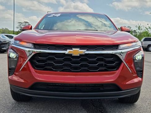 Used 2024 Chevrolet Trax LS w/ LS Convenience Package FWD image 8
